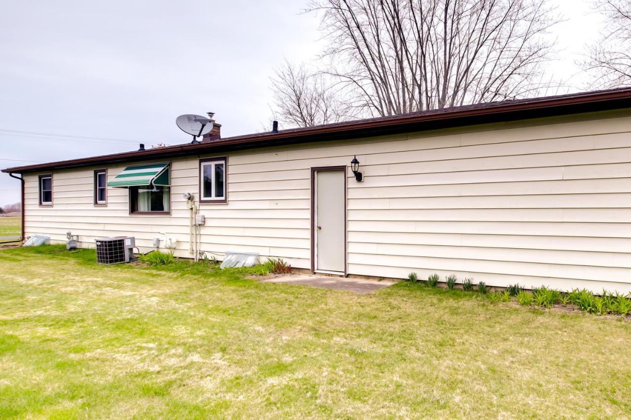 Bright Algoma Home 1 Mi To Lake Michigan! Exterior photo